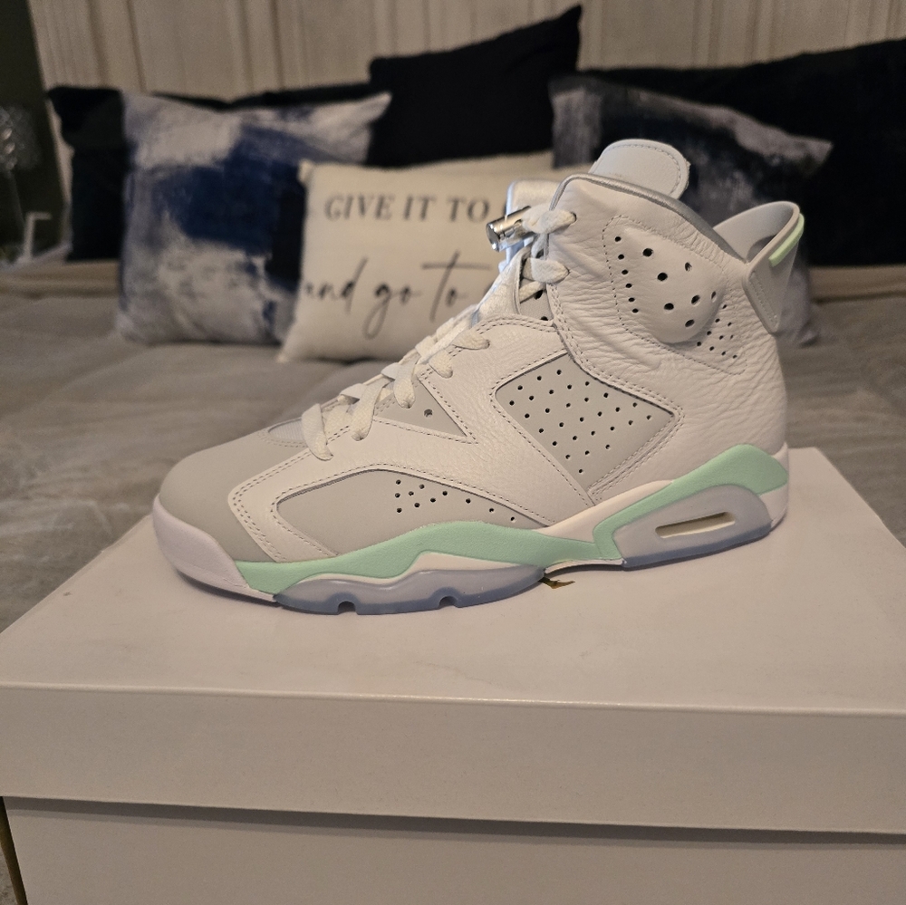 Women's Air Jordan 6 Retro